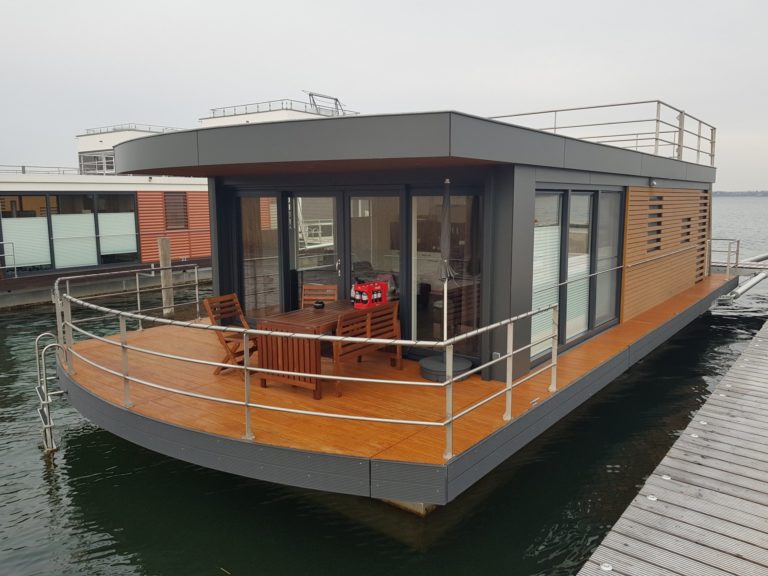 Hausboot Nessi Urlaub mit Hund Hausbootvermietung Seeblick